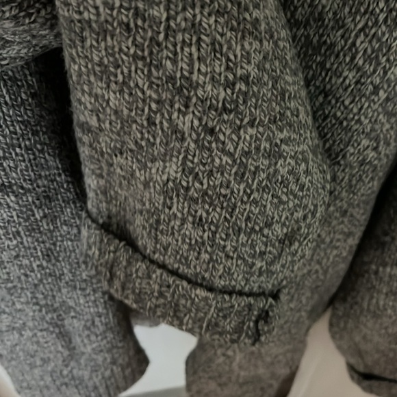 L. L. Bean Men’s 100% lambswool tweed  sweater XL. Excellent condition. - Picture 3 of 6